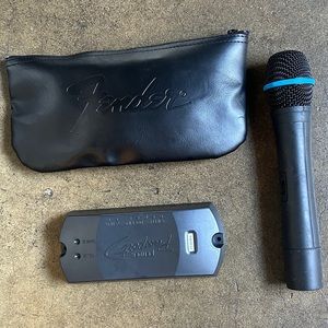 Wireless Handheld Mic 🎤 Fender Passport with receiver and Fender case